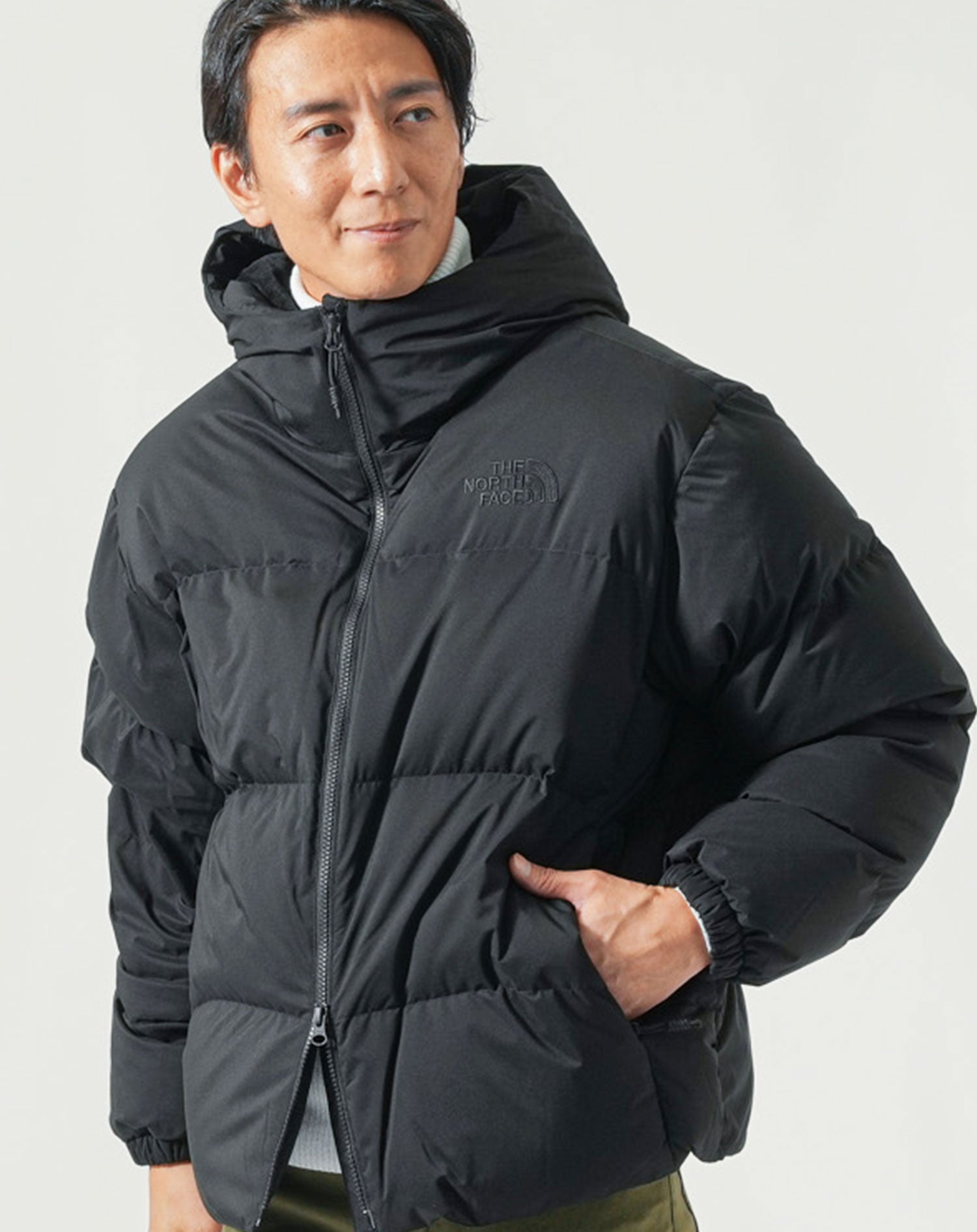 ザ・ノース・フェイス(THE NORTH FACE)フード付きフリームーブダウンジャケット ダウンジャケット アウター メンズ 人気 ブランド 冬 おしゃれ おすすめ スリム 細身 タイト ショート丈 丈短め コーデ 30代 40代 トレンド 流行り