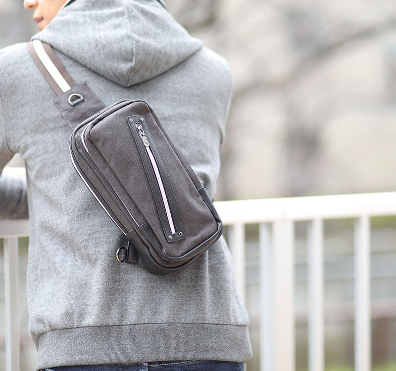 ジップデザインボディバッグ