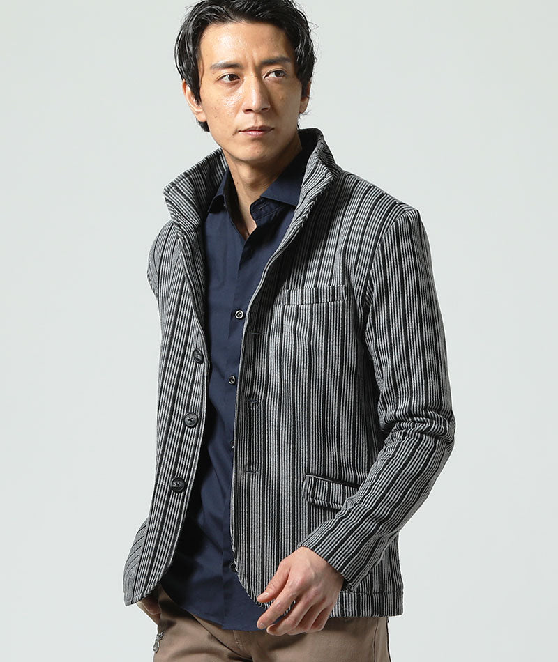 Vゾーンがきれいな襟シャツ