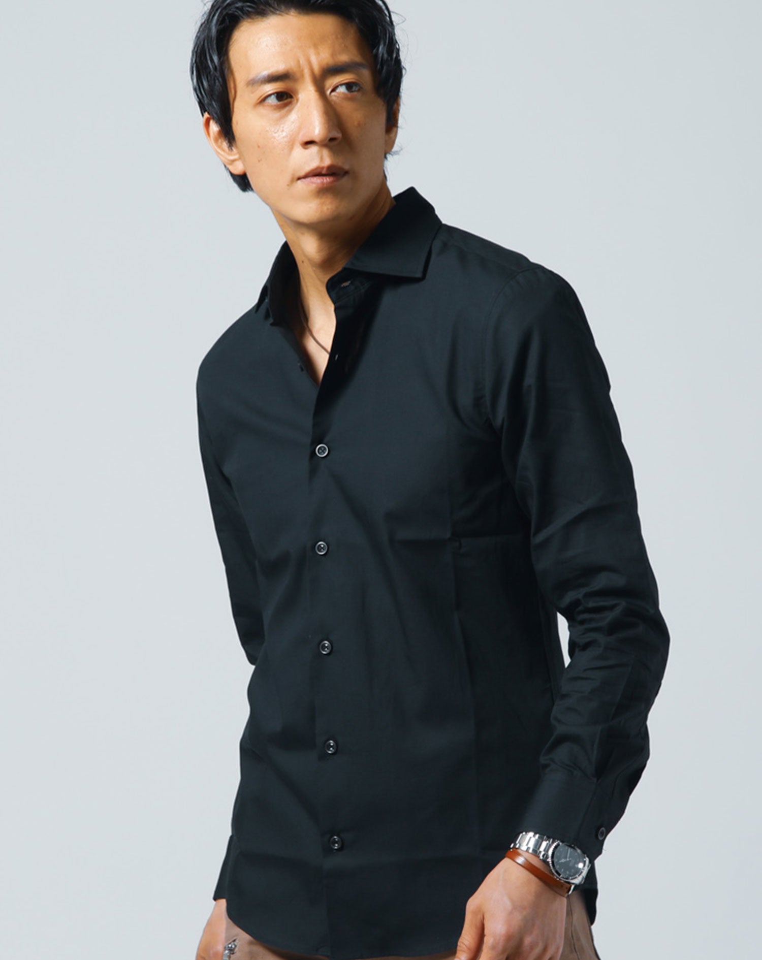 Vゾーンがきれいな襟シャツ