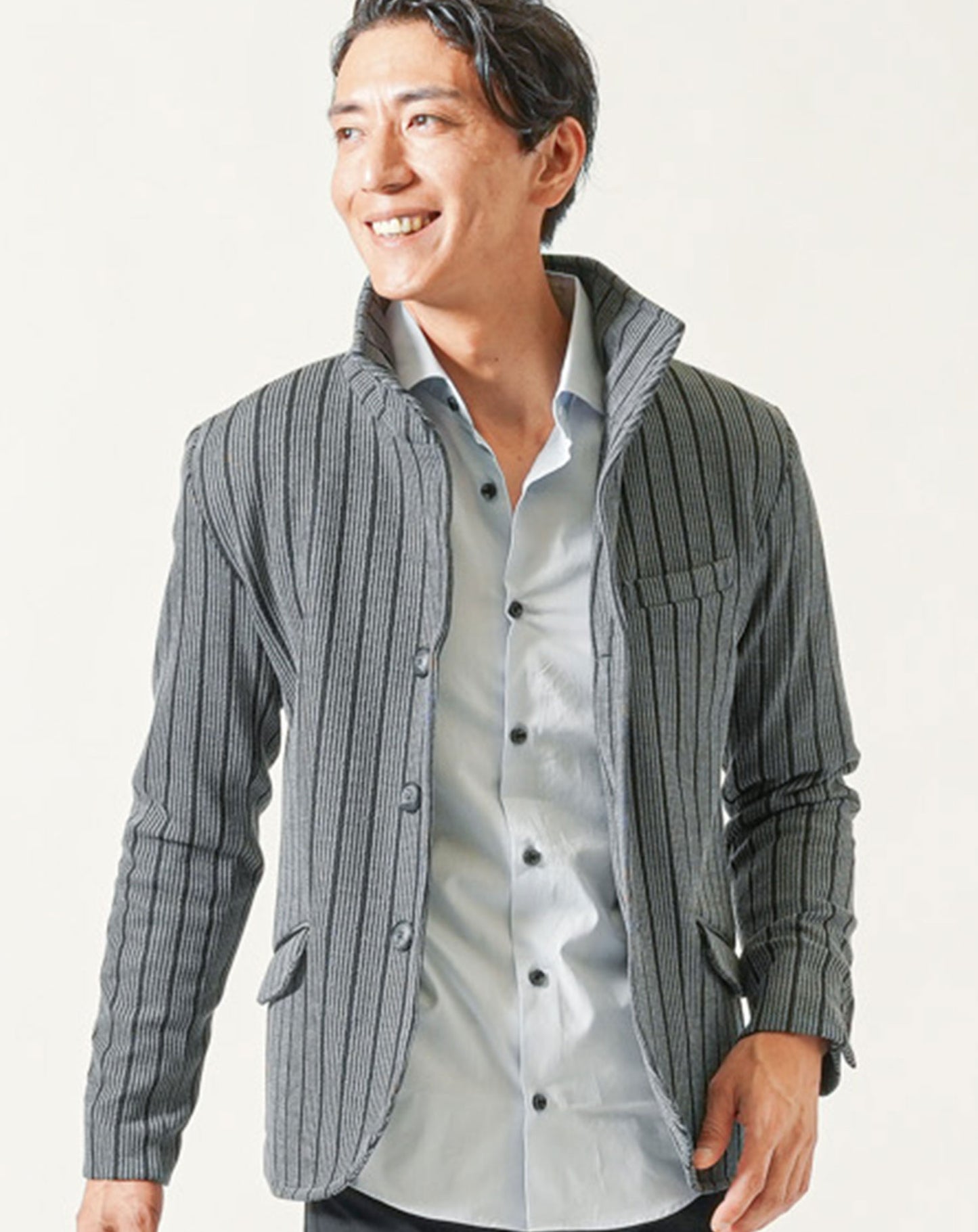 Vゾーンがきれいな襟シャツ