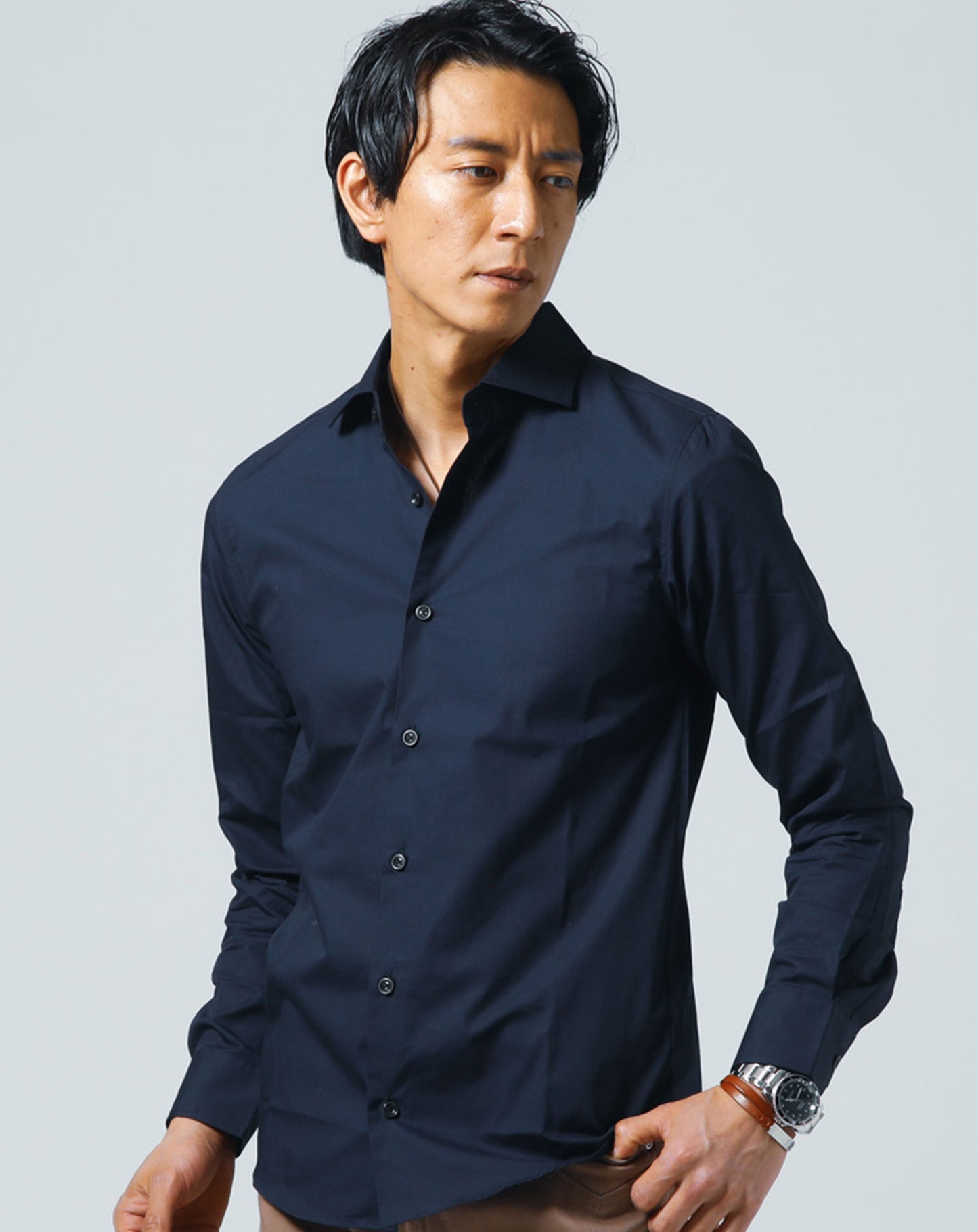 Vゾーンがきれいな襟シャツ