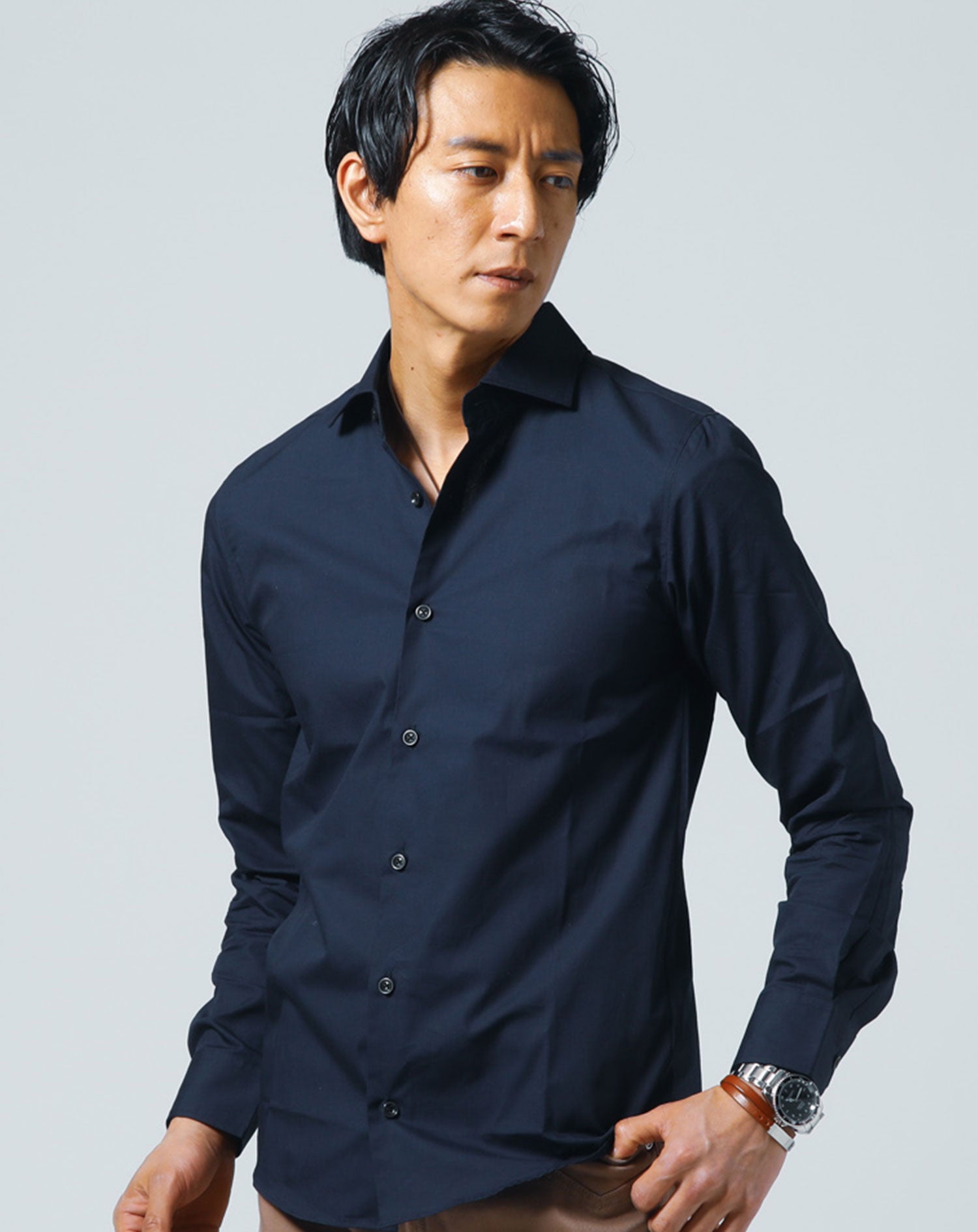 Vゾーンがきれいな襟シャツ