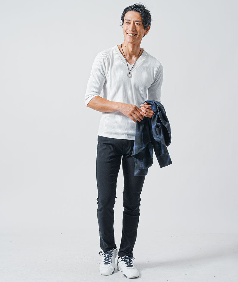 30代メンズ3点コーデセット　長袖ブルーチェックシャツ×白7分袖Tシャツ×黒スリムチノパンツ