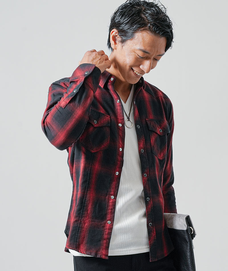 30代メンズ3点コーデセット　長袖レッドチェックシャツ×白長袖Tシャツ×黒スリムチノパンツ