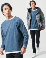 の3点コーデセット グレーダウンジャケット×ブルー長袖Tシャツ×黒スリムチノパンツ