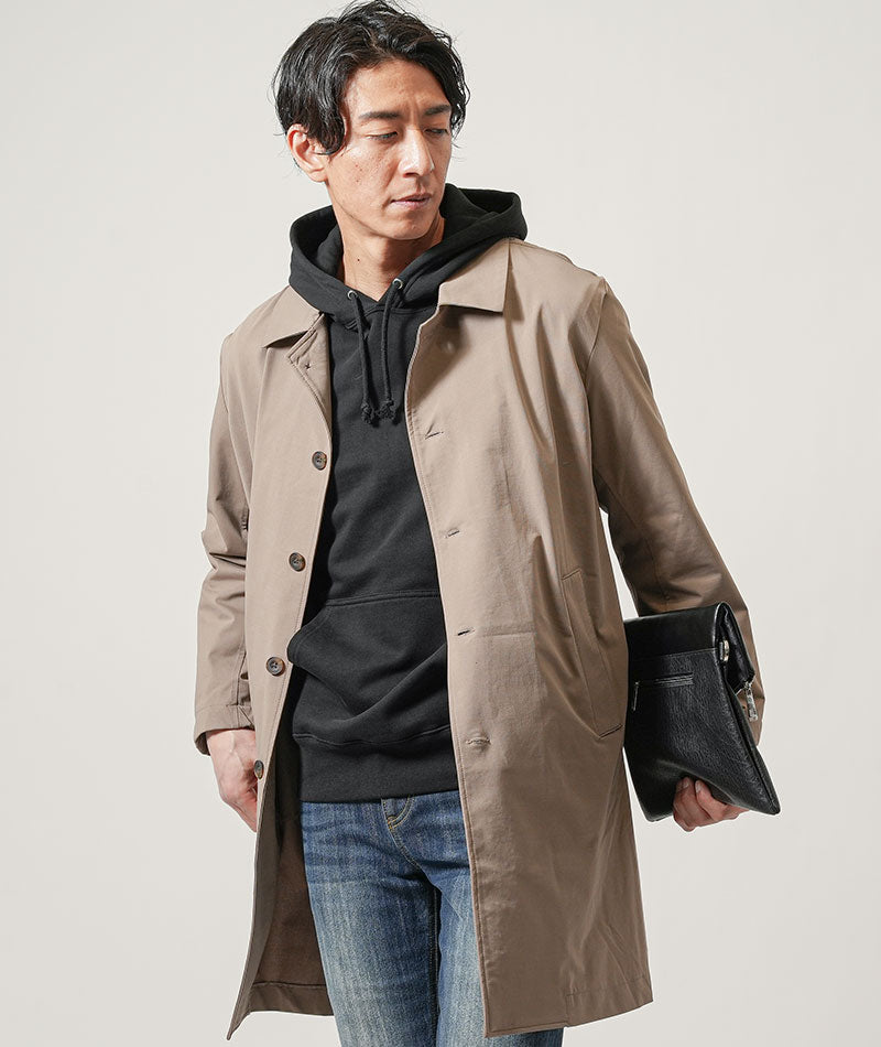 30代メンズ3点コーデセット　ベージュステンカラーコート×黒スウェット長袖プルパーカー×インディゴテーパードデニムパンツ
