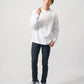 30代メンズ3点コーデセット　サックス長袖オープンカラーシャツ×白長袖Tシャツ×黒スリムテーパードチノパンツ