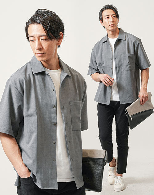 30代メンズ夏の3点コーデセット　チャコールグレー半袖オープンカラーシャツ×白半袖Tシャツ×黒スリムアンクルチノパンツ