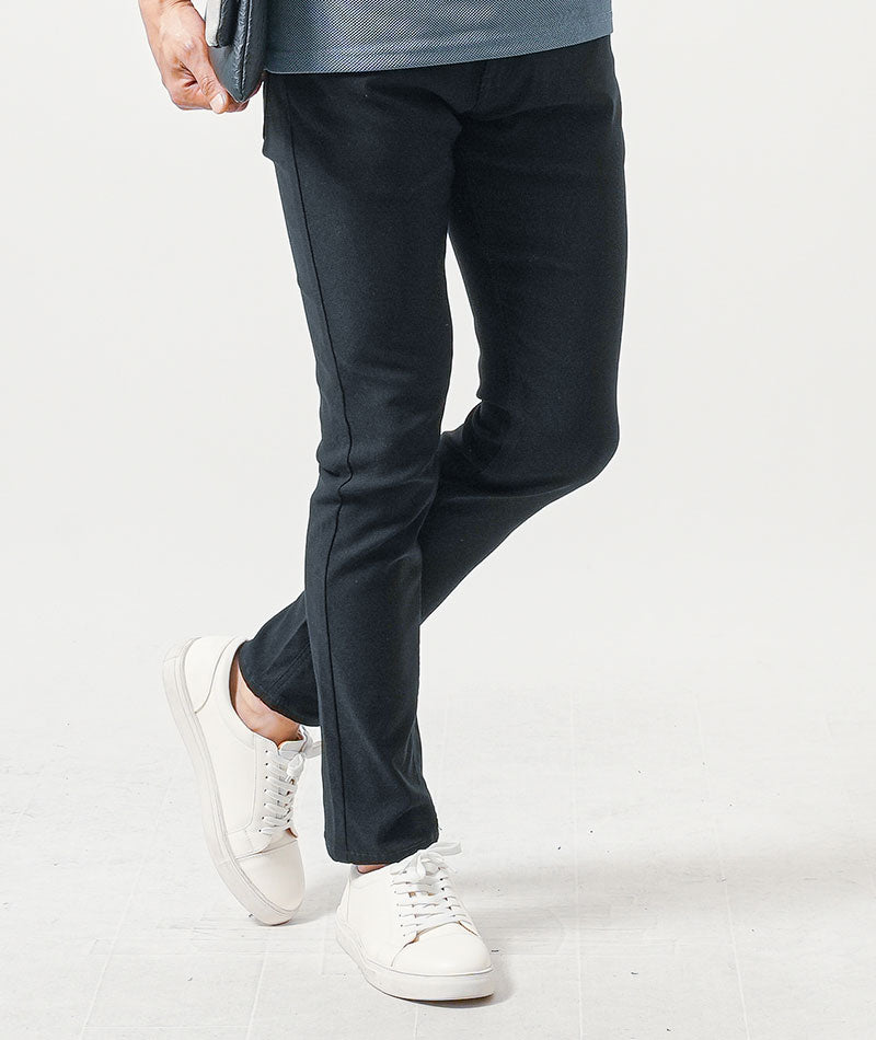 がっちり体型30代メンズ夏コーデ3点セット　ブルー5分袖プルパーカー×白半袖Tシャツ×黒ストレッチチノパン