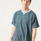 30代メンズ夏の3点コーデセット　白半袖×グリーン半袖Tシャツ×黒ストレッチチノパンツ
