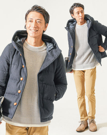 30代メンズ冬服3点コーデセット　ネイビーダウンジャケット×グレー長袖ニットTシャツ×ベージュストレッチチノパンツ
