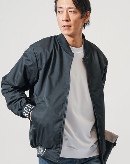 MA-1ジャケット メンズ おしゃれ カジュアル おすすめ ブランド 私服 着こなし コーデ 40代 50代 春 秋 MA1 厚手 ブルゾン フライトジャケット ライトアウター ショート丈 ミリタリー アメカジ アウトドア がっちり体型 太め 体型カバー 筋肉質 ガタイがいい ちょいワル ちょい悪 イケオジ ストリート バイカー バイク ファッション アウター 種類 英字リブジャガード