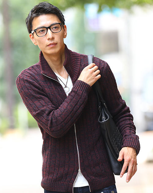 おすすめのジップアップニット①ケーブル編み込みジップニットでおしゃさをプラス