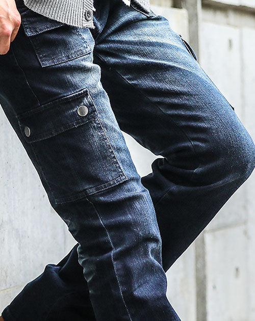 メンズの脚を長く見せるブーツカットデニムパンツ
