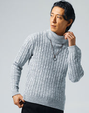 ケーブル編みタートルネックコットンニット