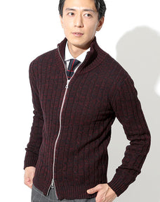 ケーブル編み込みジップアップスタンドニット