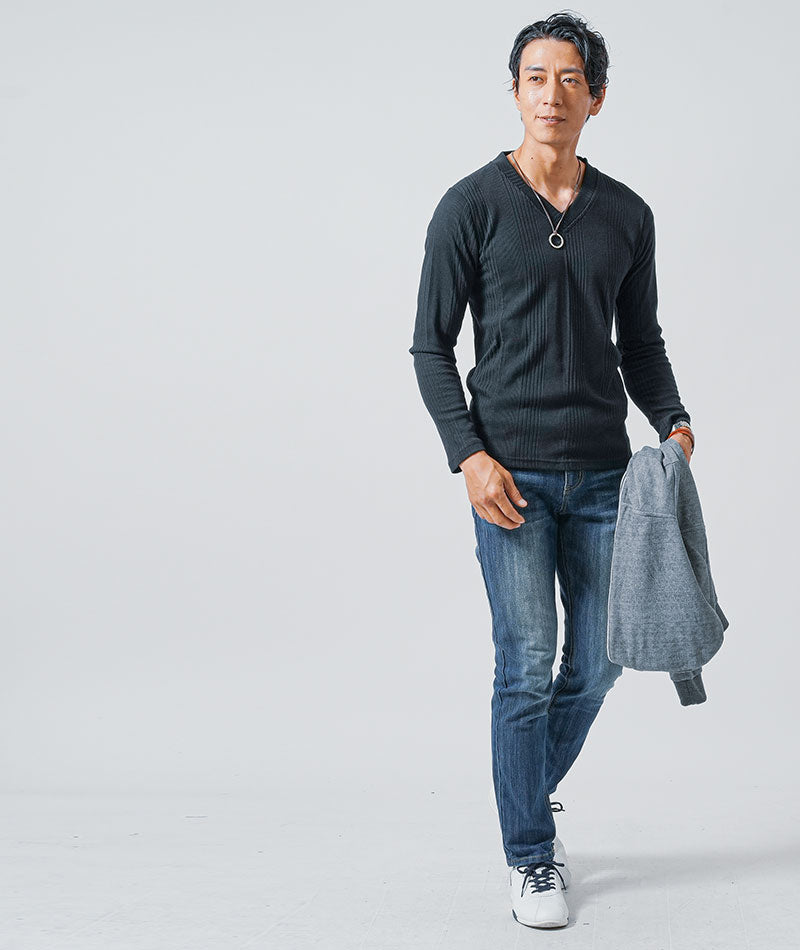 40代メンズ3点コーデセット　チャコール長袖パーカー×黒長袖Tシャツ×スリムインディゴデニムパンツ