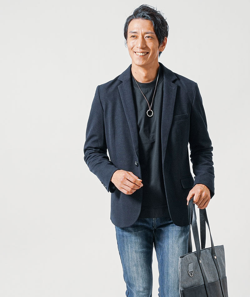40代メンズ3点コーデセット　ネイビー長袖テーラードジャケット×黒長袖Tシャツ×スリムインディゴデニムパンツ