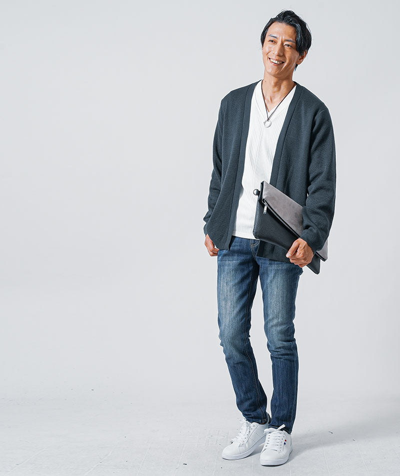 40代メンズ3点コーデセット　チャコール長袖カーディガン×白長袖Tシャツ×スリムインディゴデニムパンツ