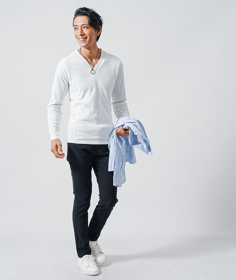 40代メンズ3点コーデセット　日本製サックス長袖バンドカラーシャツ×白長袖袖Tシャツ×黒スリムチノパンツ