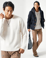 3点コーデセット ネイビーダウンジャケット×白長袖ニット×ベージュブーツカットチノパンツ