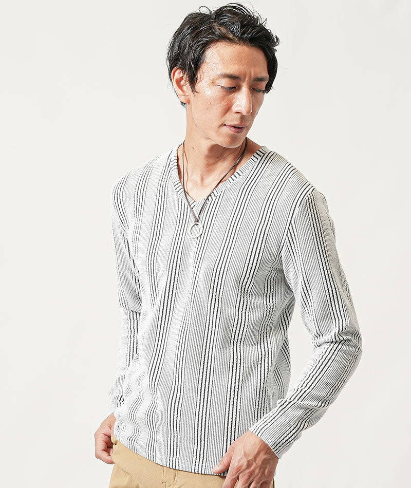 40代メンズ3点コーデセット　ネイビーダウンジャケット×白長袖Tシャツ×ベージュスリムチノパンツ