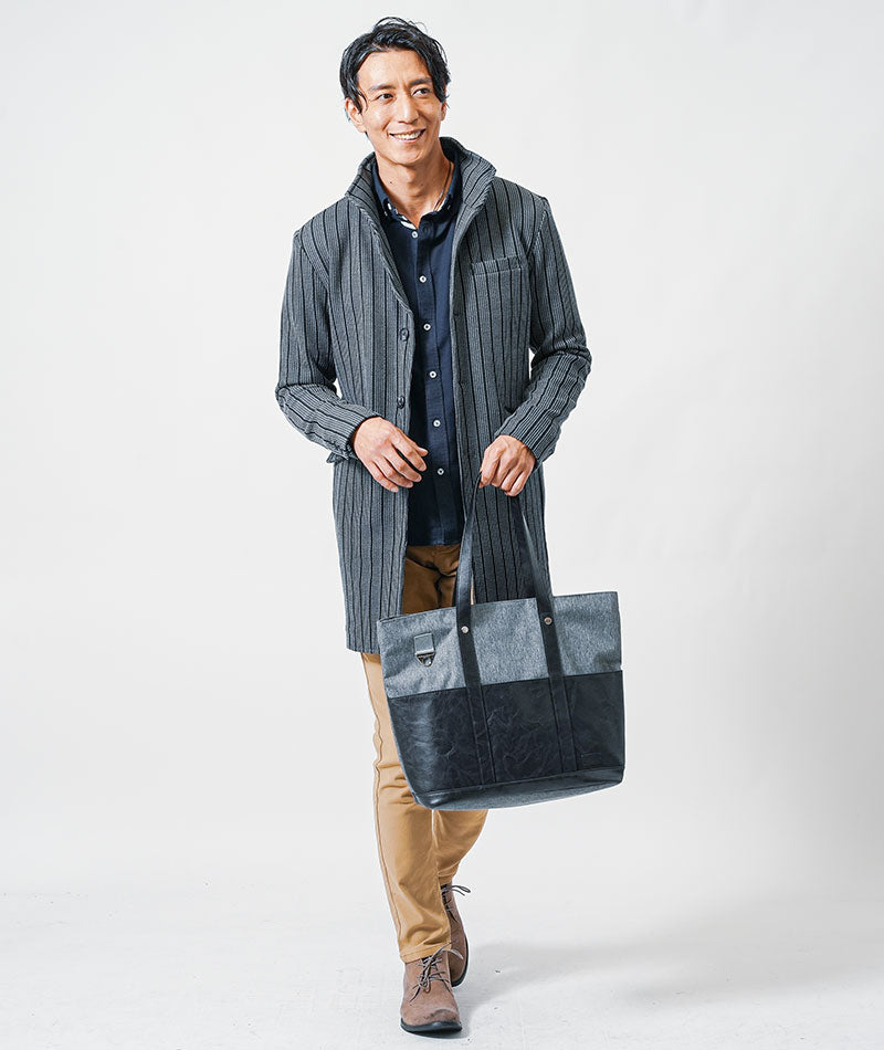 40代メンズ冬の3点コーデセット　グレーロングコート×ネイビー長袖シャツ×ベージュスリムチノパンツ