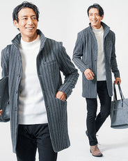 冬の3点コーデセット グレーロングコート×白ハイネックニット×黒スリムチノパンツ