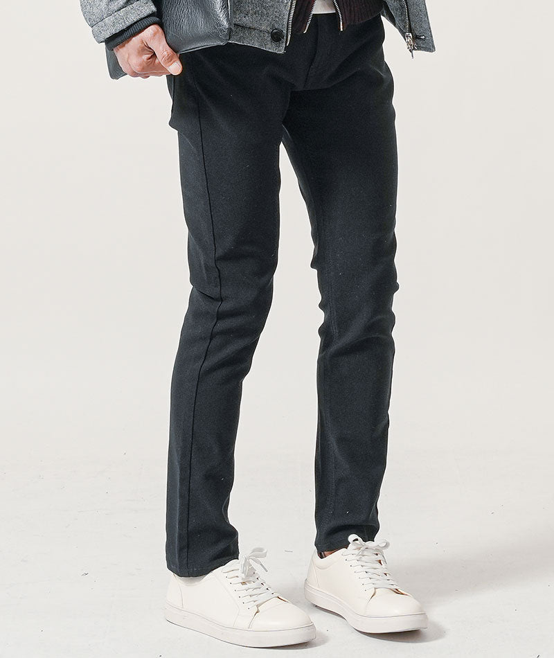 40代メンズ冬の3点コーデセット　グレーツイードダインジャケット×ワインニットアウター×黒スリムチノパンツ