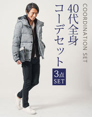40代メンズ冬の3点コーデセット　グレーツイード中綿ダウンジャケット×ワインニットアウター×黒スリムチノパンツ