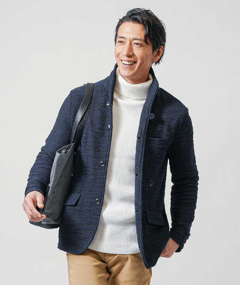 40代メンズ3点コーデセット　ネイビー長袖ジャケット×白タートルネックニット×ベージュスリムチノパンツ