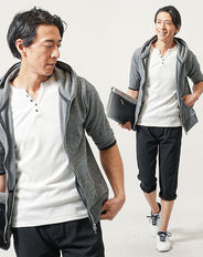 夏の3点コーデセット グレー5分袖パーカー×白7分袖Tシャツ×黒スリムチノクロップドパンツ