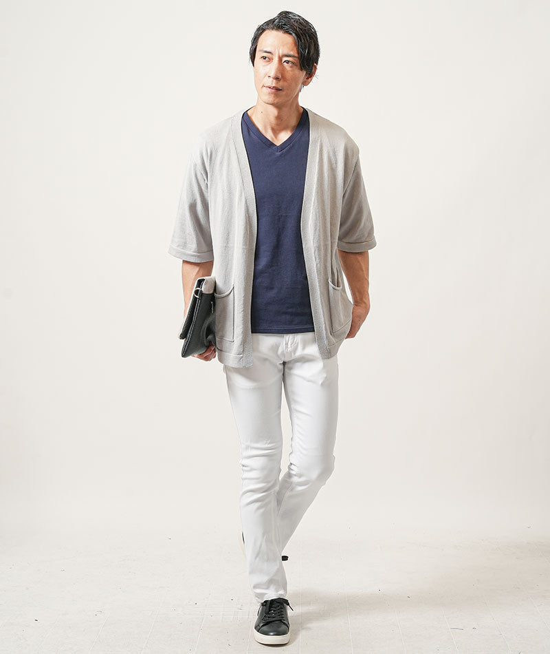 40代メンズ3点コーデセット　グレー5分袖カーディガン×ネイビー半袖Tシャツ×白スリムテーパードチノパンツ