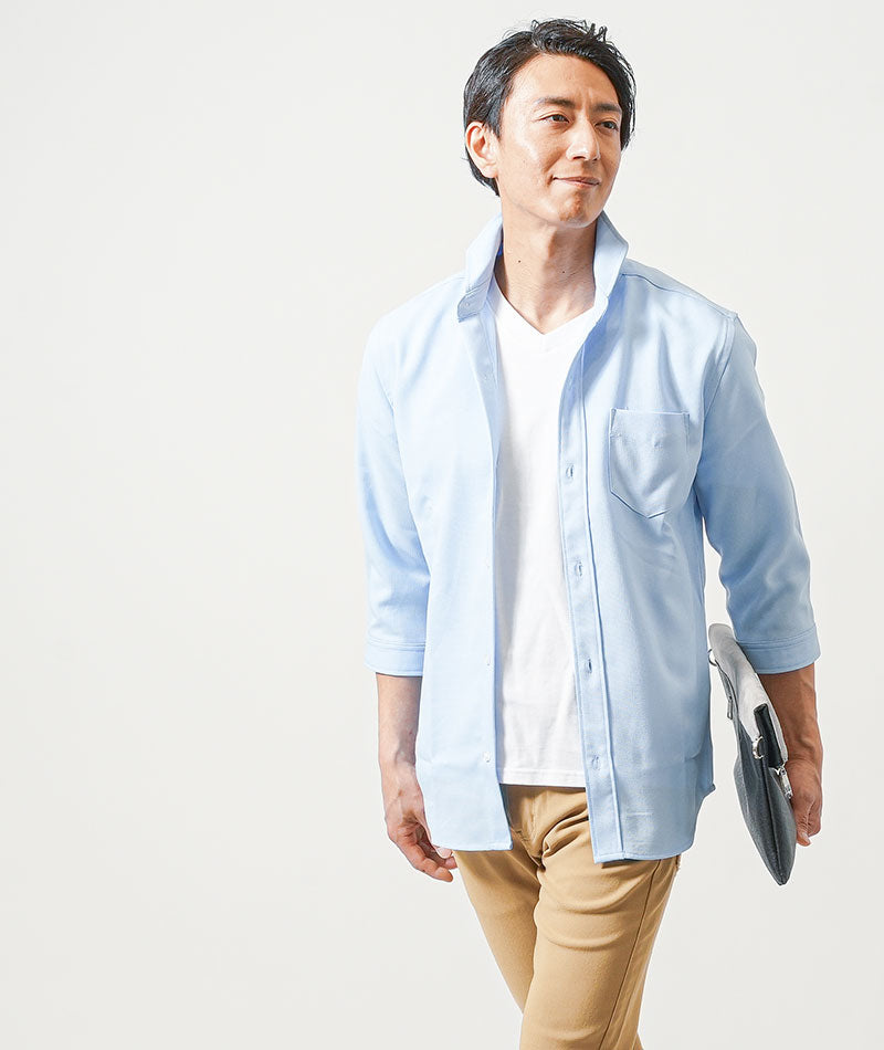 40代メンズ3点コーデセット　サックス7分袖シャツ×白半袖Tシャツ×ベージュスリムチノパンツ