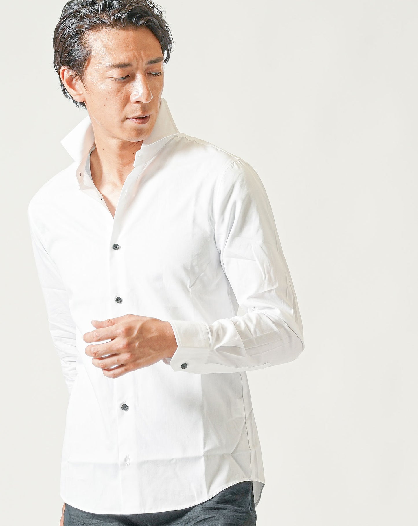 40代メンズ2点コーデセット　白長袖日本製シャツ×黒ストレッチテーパードパンツ