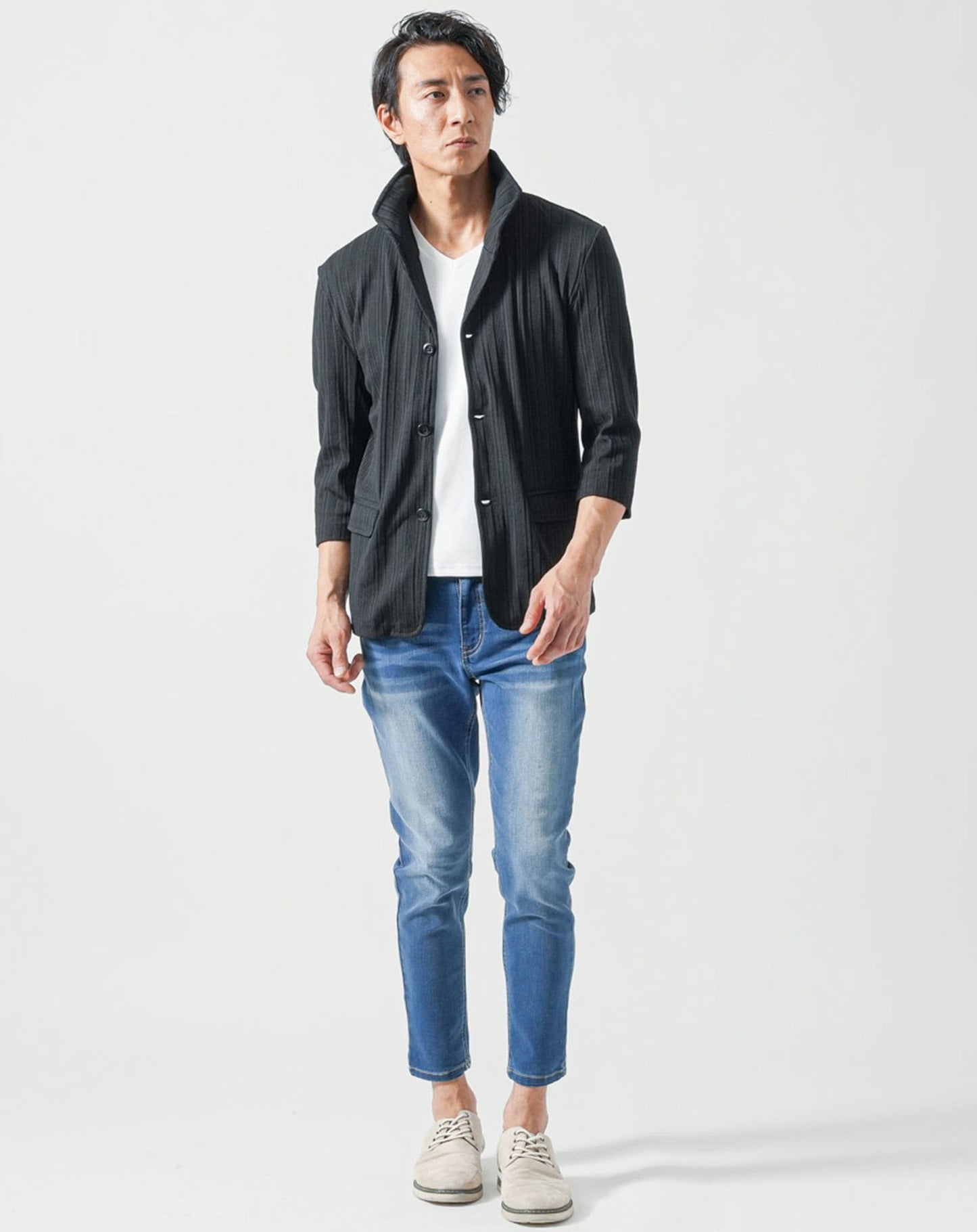 40代メンズ夏服全身3点コーデセット　黒7分袖ジャケット×白半袖Tシャツ×ブルーアンクルデニムパンツ