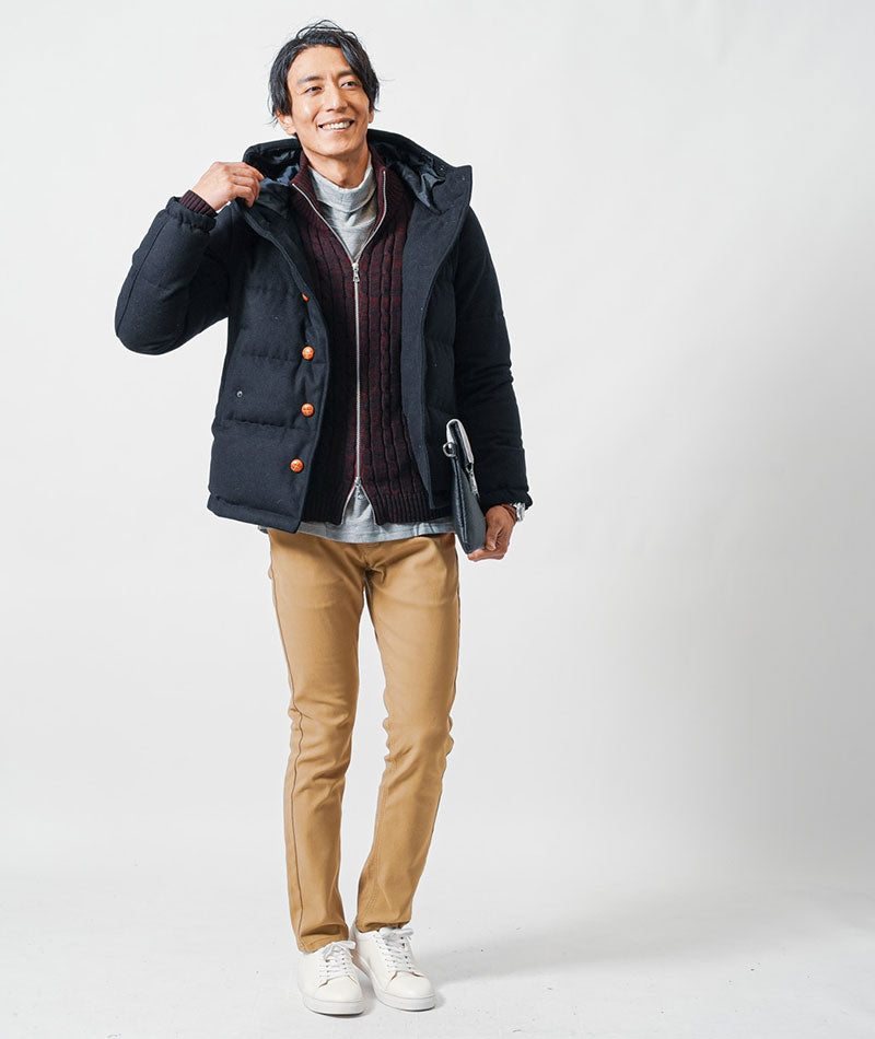 40代メンズ冬のトップス3点コーデセット　ネイビーダウンジャケット×ワインニットアウター×グレータートルネックTシャツ