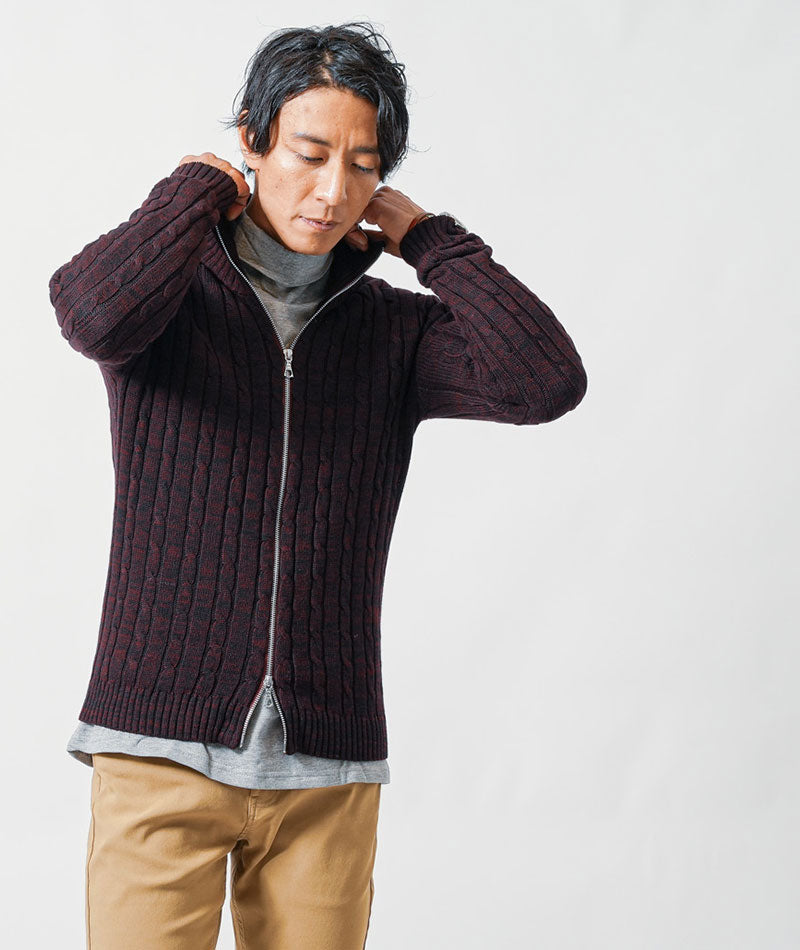 40代メンズ冬のトップス3点コーデセット　ネイビーダウンジャケット×ワインニットアウター×グレータートルネックTシャツ