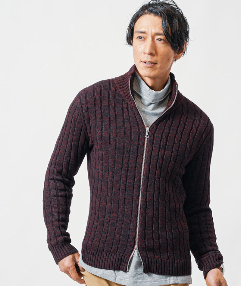 40代メンズ冬のトップス3点コーデセット　ネイビーダウンジャケット×ワインニットアウター×グレータートルネックTシャツ