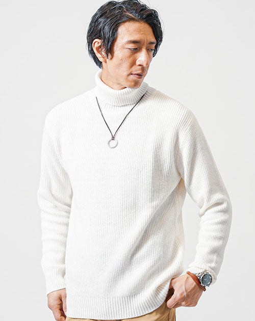 形態安定加工畦編みタートルネックニットの白色商品画像