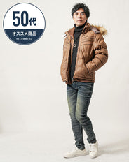 40代・50代の男性におすすめ冬の3点メンズコーデセット　キャメル中綿ジャケット×黒タートルネックニット×ダークブルースリムデニムパンツ