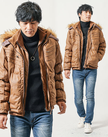 50代の男性におすすめ冬の3点メンズコーデセット　キャメル中綿ダウンジャケット×黒タートルネックニット×ネイビースリムデニムパンツ　