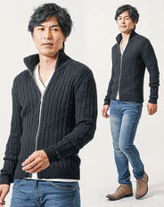 50代の男性におすすめ3点メンズコーデセット 黒ニットアウター×白長袖Tシャツ×ネイビースリムデニムパンツ