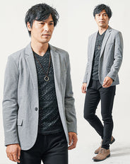 40代・50代の男性におすすめ3点メンズコーデセット グレー長袖テーラードジャケット×黒長袖Tシャツ×黒スリムチノパンツ