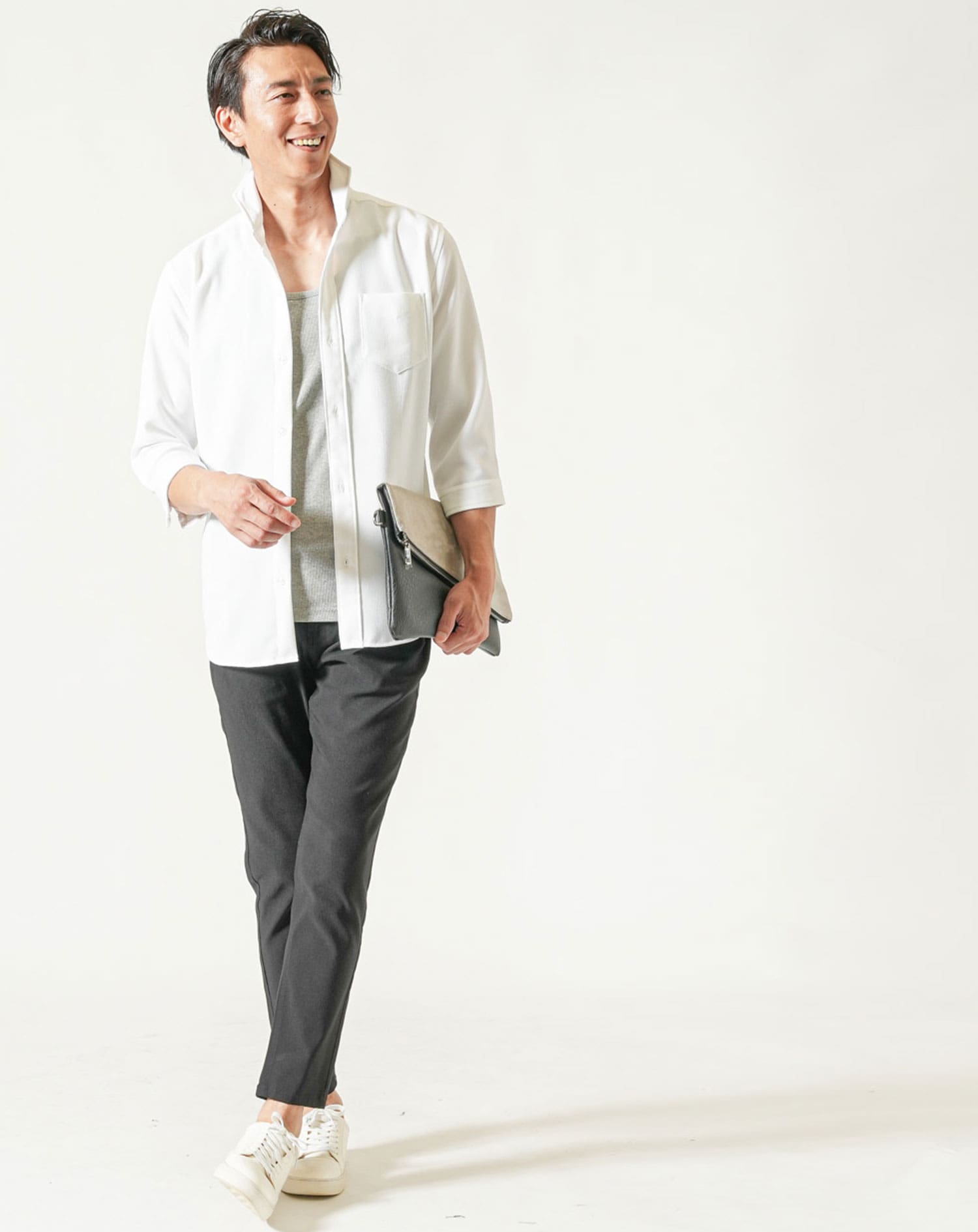 50代メンズ夏服全身3点コーデセット　白7分袖シャツ×グレータンクトップ×黒アンクルチノパンツ