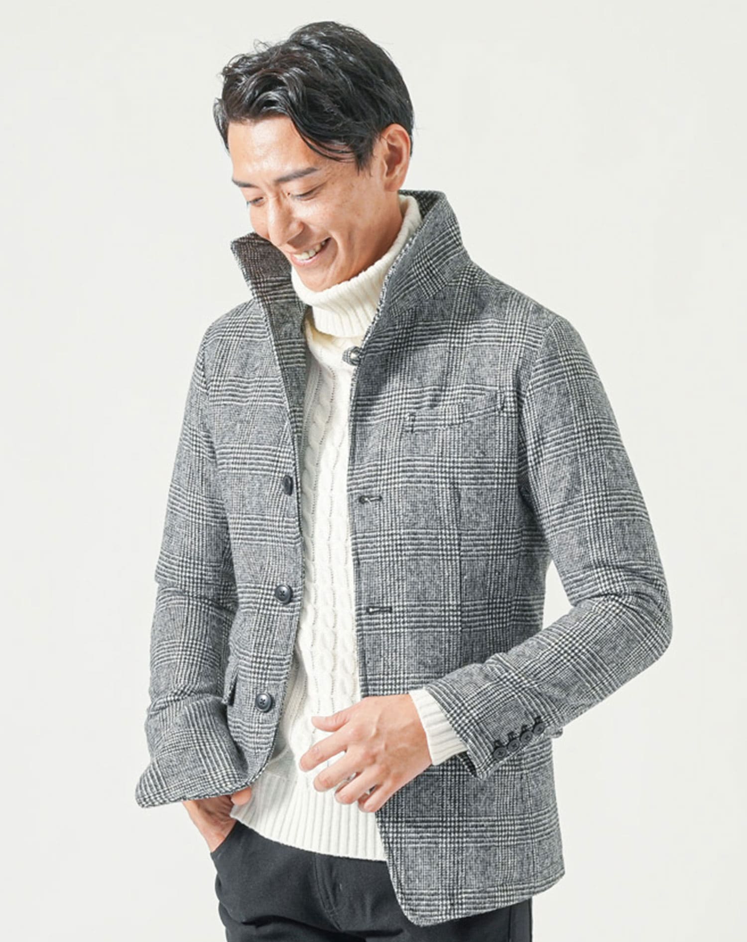 50代メンズ冬服全身3点コーデセット　グレンチェック長袖ジャケット×白タートルネックニット×黒ストレッチチノパンツ