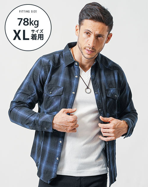 メンズにおすすめのマッチョ体型向けブルーチェックシャツ