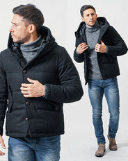 がっちり体型の方におすすめ冬の3点コーデセット 黒ダウンジャケット×グレータートルネックニット×ネイビーデニムパンツ