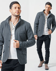 がっちり体型の方におすすめ3点コーデセット グレー長袖ジャケット×白長袖Tシャツ×黒スリムチノパンツ